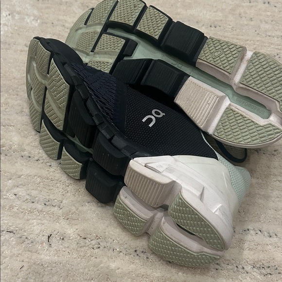 Women’s on cloud sneakers ( cloud tec) - Picture 7 of 8